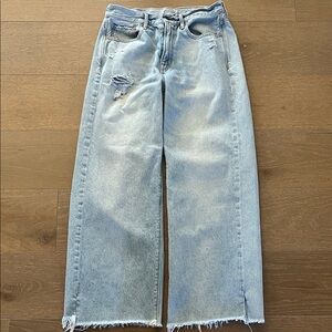 American Eagle Skater Jeans Light Wash Distressed size 6 short inseam